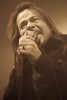 In dem verschwitzten Stuttgarter Club drängen sich die Menschen bis ins Freie hinaus., Garcia plays Kyuss in der Röhre, 2010. | © laut.de (Fotograf: Florian Schade)