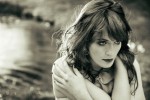 Florence Welch lässt Blumen sprechen., Pressebilder 2010 | © Universal (Fotograf: )