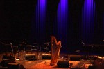 Die Harfinistin Joanna Newsom im Volkshaus Zürich, Joanna Newsom in Zürich 2010 | © laut.de (Fotograf: Hannes Wesselkämper)