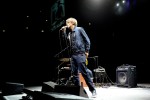 Bevor er die Welt rettet, tritt er noch bei Elton John als Support auf..., Live in Köln 2011 | © laut.de (Fotograf: Peter Wafzig)