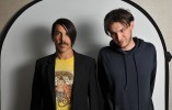 Anthony Kiedis und Josh Klinghoffer beim Interview im Kölner Hyatt Hotel., Beim Interview, Köln 2011 | © laut.de (Fotograf: Jan Knoff)