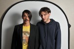 Anthony Kiedis und Josh Klinghoffer beim Interview im Kölner Hyatt Hotel., Beim Interview, Köln 2011 | © laut.de (Fotograf: Jan Knoff)