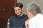 Anthony Kiedis und Josh Klinghoffer beim Interview im Kölner Hyatt Hotel., Beim Interview, Köln 2011 | © laut.de (Fotograf: Jan Knoff)