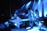 Jack White mit seiner Band The Peacocks im X-tra., Zürich, 2012 | © laut.de (Fotograf: Giuliano Benassi)