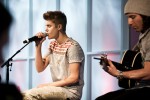 Justin Bieber unplugged am Frankfurter Flughafen., Frankfurt, 2012 | © laut.de (Fotograf: Michael Grein)