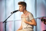 Justin Bieber unplugged am Frankfurter Flughafen., Frankfurt, 2012 | © laut.de (Fotograf: Michael Grein)