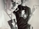 Mit Ghetto-Klunker und Nerdbrille., Pressefotos, 2012 | © Columbia (Fotograf: Columbia)