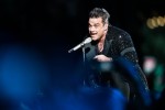 Robbie vor 50.000 Zuschauern auf Schalke., Gelsenkirchen 2013 | © laut.de (Fotograf: Peter Wafzig)