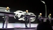 Kraftwerk zu Gast in Mies Van der Rohes Glaskasterl., Neue Nationalgalerie Berlin, 2015 | © laut.de (Fotograf: Alexander Cordas)