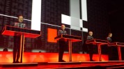 Kraftwerk zu Gast in Mies Van der Rohes Glaskasterl., Neue Nationalgalerie Berlin, 2015 | © laut.de (Fotograf: Alexander Cordas)