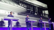 Kraftwerk zu Gast in Mies Van der Rohes Glaskasterl., Neue Nationalgalerie Berlin, 2015 | © laut.de (Fotograf: Alexander Cordas)