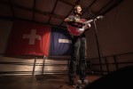 Frank Turner solo auf dem Escobar Sun Deck in Berlin., Live in Berlin 2015 | © laut.de (Fotograf: Andreas Koesler)
