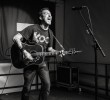 Frank Turner solo auf dem Escobar Sun Deck in Berlin., Live in Berlin 2015 | © (Fotograf: )