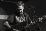 Frank Turner solo auf dem Escobar Sun Deck in Berlin., Live in Berlin 2015 | © (Fotograf: )