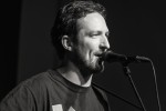 Frank Turner solo auf dem Escobar Sun Deck in Berlin., Live in Berlin 2015 | © (Fotograf: )