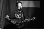 Frank Turner solo auf dem Escobar Sun Deck in Berlin., Live in Berlin 2015 | © (Fotograf: )