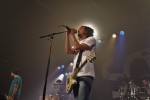 Und natürlich schaute auch Gentleman bei seinen alten Kumpels aus Amiland vorbei., Köln, Live Music Hall, 2016 | © laut.de (Fotograf: Jan Ehrhardt)