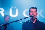 Der Ex-Jupiter Jones-Sänger Nicholas Müller, Tobias Schmitz und Band., Köln, Kulturkirche, 2016 | © laut.de (Fotograf: Rainer Keuenhof)