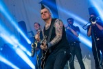 Die Broilers konnten ihren abgebrochenen Gig am Samstag weiterspielen - und wurden entsprechend gefeiert., Rock am Ring, 2017 | © laut.de (Fotograf: Lars Krüger)