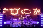 Travis Barker, Mark Hoppus und Matt Skiba im Ruhrgebiet., Oberhausen, König-Pilsener-Arena, 2017 | © laut.de (Fotograf: Rainer Keuenhof)