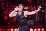 Weit über 40.000 wollten den britischen Popstar auf der Bühne erleben., Düsseldorf, Esprit-Arena 2017 | © laut.de (Fotograf: Rainer Keuenhof)