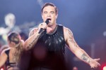 Weit über 40.000 wollten den britischen Popstar auf der Bühne erleben., Düsseldorf, Esprit-Arena 2017 | © laut.de (Fotograf: Rainer Keuenhof)