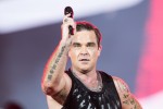 Weit über 40.000 wollten den britischen Popstar auf der Bühne erleben., Düsseldorf, Esprit-Arena 2017 | © laut.de (Fotograf: Rainer Keuenhof)