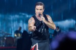 Weit über 40.000 wollten den britischen Popstar auf der Bühne erleben., Düsseldorf, Esprit-Arena 2017 | © laut.de (Fotograf: Rainer Keuenhof)