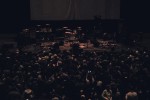 Große Location, großes Kino. Godspeed You! Black Emperor errichten ihre "Luciferian Towers"., Brüssel, Forest National, 2017 | © laut.de (Fotograf: Alex Klug)