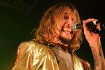 Die Engländer halten mit "Pinewood Smile" die Glam-Fahne hoch., Berlin, Columbia Theater, 2017 | © laut.de (Fotograf: Manuel Berger)