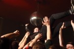 Spontan errichtetes Crowdsurfer-Paradies an der Spree., Lido Berlin, 2018 | © laut.de (Fotograf: Manuel Berger)