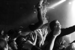 Spontan errichtetes Crowdsurfer-Paradies an der Spree., Lido Berlin, 2018 | © laut.de (Fotograf: Manuel Berger)
