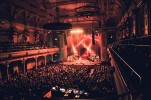 Bläser-Sektion und B-Seiten statt Rock 'n Roll und Greatest Hits., Wuppertal, Historische Stadthalle, 2018 | © laut.de (Fotograf: Alex Klug)