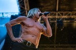 Das bisschen Regen ... Iggy Pop in Hochform., Lörrach, Stimmen-Festival, 2019 | © laut.de (Fotograf: Simon Langemann)