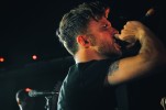 Die Power des Mathcore im Nacken: Die Briten mit einer kunterbunten Show im Kölner MTC., MTC, Köln, 2019 | © laut.de (Fotograf: Alex Klug)