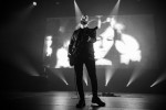 Mit der aktuellen Scheibe "Cry" auf Tour: Greg Gonzales und Band., Berlin, Tempodrom, 2019 | © laut.de (Fotograf: Manuel Berger)
