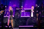 Beim Konzert wurde auch für eine DVD gefilmt - mit am Start: Bonnie Tyler und Schwester Sarah Zucker., Berlin, Mercedes-Benz Arena, 2019 | © laut.de (Fotograf: Rainer Keuenhof)