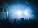 Stirnlampen auf, hier kommt die Soundwand: Celeste bringen "Assassine(s)" live nach Köln., Köln, Gebäude 9, 2022 | © laut.de (Fotograf: Alex Klug)