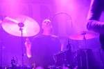 "Mit den Leuten und mir ist es ziemlich kompliziert": Nicht in Hamburg. Die Fans fressen dem Thüringer Indie-Senkrechtstarter aus der Hand., Hamburg, Uebel Und Gefährlich, 2023 | © laut.de (Fotograf: Björn Buddenbohm)