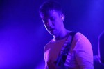 "Mit den Leuten und mir ist es ziemlich kompliziert": Nicht in Hamburg. Die Fans fressen dem Thüringer Indie-Senkrechtstarter aus der Hand., Hamburg, Uebel Und Gefährlich, 2023 | © laut.de (Fotograf: Björn Buddenbohm)