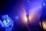 "Mit den Leuten und mir ist es ziemlich kompliziert": Nicht in Hamburg. Die Fans fressen dem Thüringer Indie-Senkrechtstarter aus der Hand., Hamburg, Uebel Und Gefährlich, 2023 | © laut.de (Fotograf: Björn Buddenbohm)