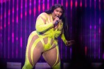 Body-Positivity und Hit an Hit: Wo die Amerikanerin auftritt, bleiben begeisterte Fans zurück., Berlin, Mercedes-Benz Arena , 2023 | © laut.de (Fotograf: Rainer Keuenhof)