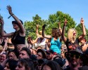 Strahlender Sonnenschein und 70.000 Parkrocker:innen feiern eine heiße Party mit Evanescence, Tenacious D, Kings Of Leon u.v.a., Nürnberg, Zeppelinfeld, 2023 | © laut.de (Fotograf: Désirée Pezzetta)