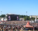 Strahlender Sonnenschein und 70.000 Parkrocker:innen feiern eine heiße Party mit Evanescence, Tenacious D, Kings Of Leon u.v.a., Nürnberg, Zeppelinfeld, 2023 | © laut.de (Fotograf: Désirée Pezzetta)