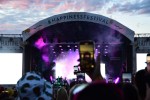 Die Sonne brennt erbarmungslos, und die Party rollt!, Happiness Festival, 2023 | © laut.de (Fotograf: Lena Bayer)