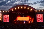 Die Sonne brennt erbarmungslos, und die Party rollt!, Happiness Festival, 2023 | © laut.de (Fotograf: Lena Bayer)