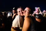 Die Sonne brennt erbarmungslos, und die Party rollt!, Happiness Festival, 2023 | © laut.de (Fotograf: Lena Bayer)