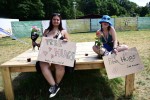 Die Sonne brennt erbarmungslos, und die Party rollt!, Happiness Festival, 2023 | © laut.de (Fotograf: Lena Bayer)