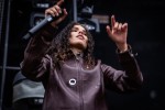 Danielle Balbuena lässt die Festivalcrowd toben., Roskilde Festival 2023 | © laut.de (Fotograf: Manuel Berger)