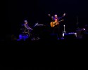 Mit Langzeitkollaborateur und Pianist Steve Nieve auf Tour., Berlin, Verti Music Hall, 2023 | © laut.de (Fotograf: Désirée Pezzetta)